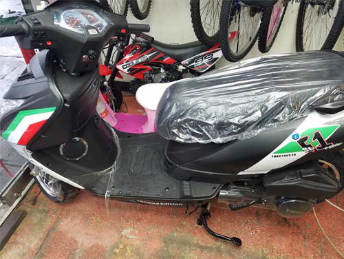 New 150CC Gas Scooter Side View